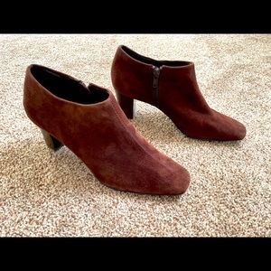 Anne Klein suede ankle boots 7.5